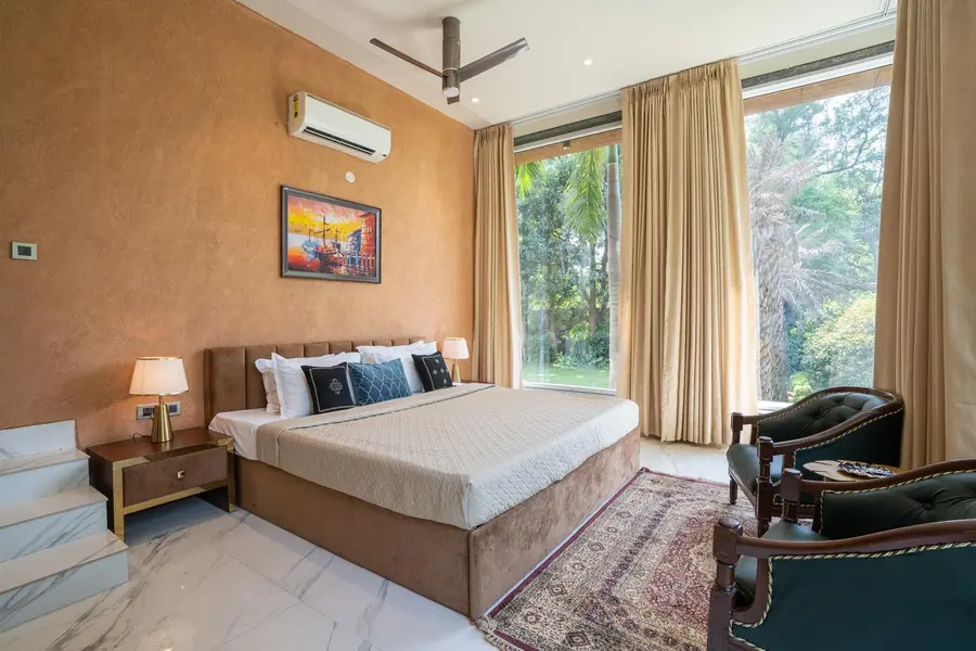 Estate 10 by GTV Estate W/ Private Pool, New Delhi