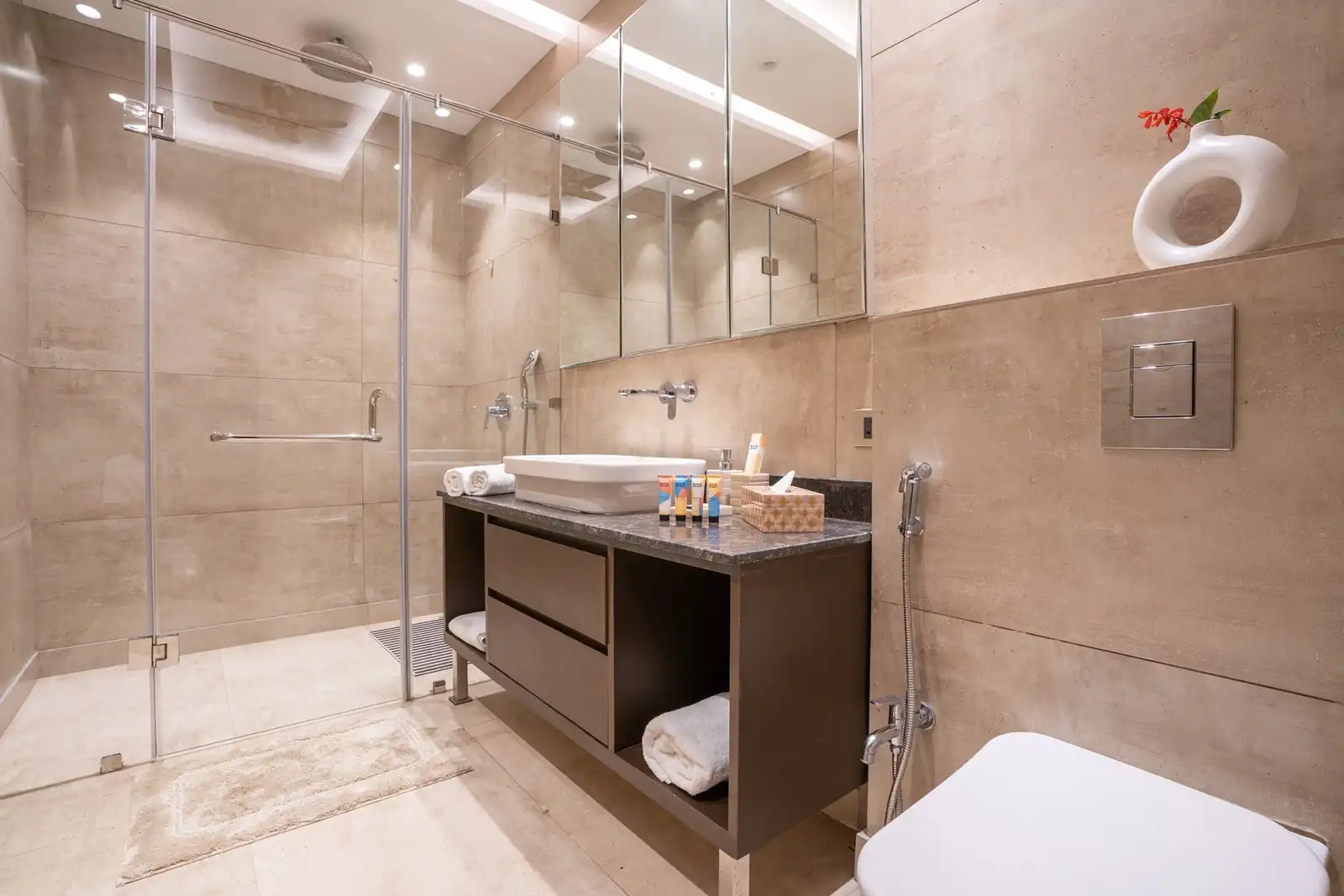 Estate 10 by GTV Estate W/ Private Pool, New Delhi