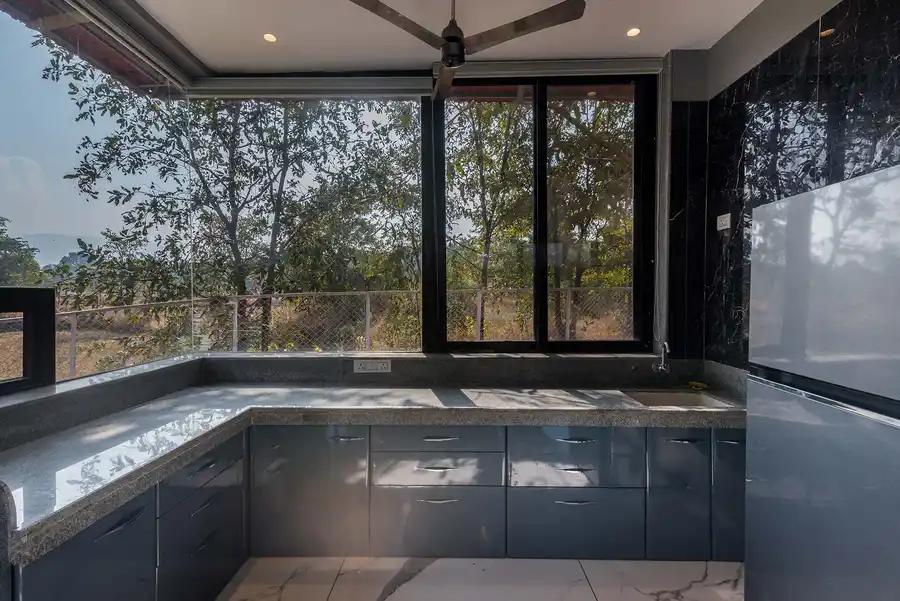 Euphoria, Karjat