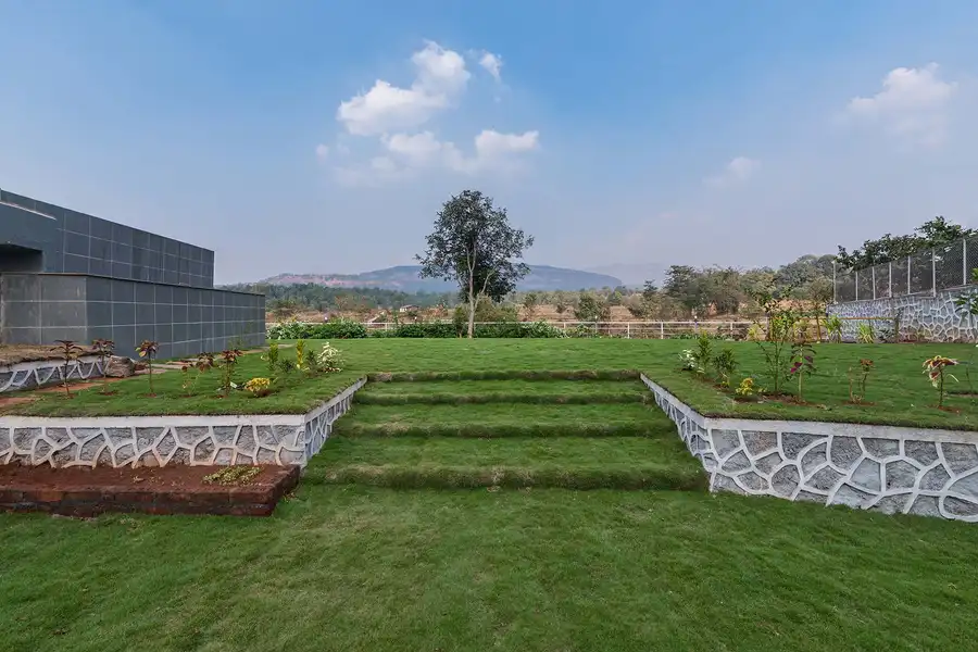 Euphoria, Karjat
