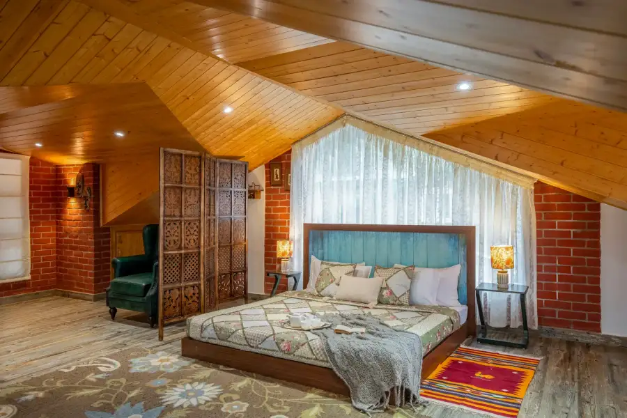 Fleur De Lis, Kasauli
