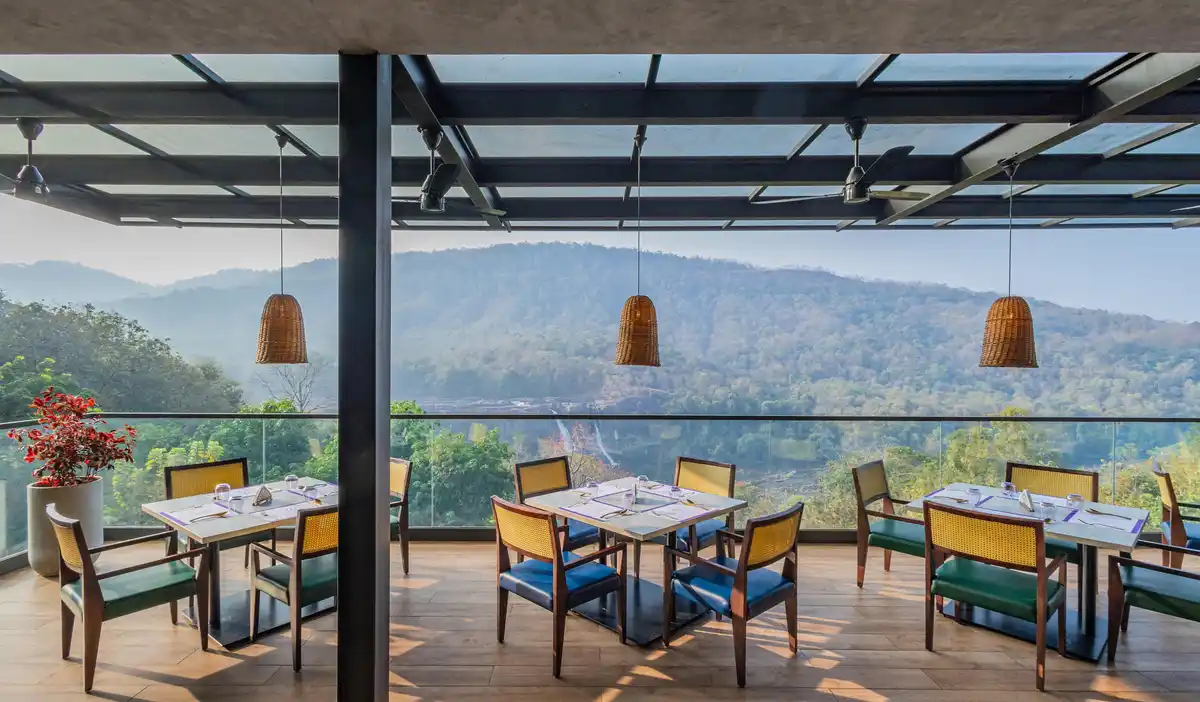 Flora Misty Falls Athirappilly Restaurant/Dining