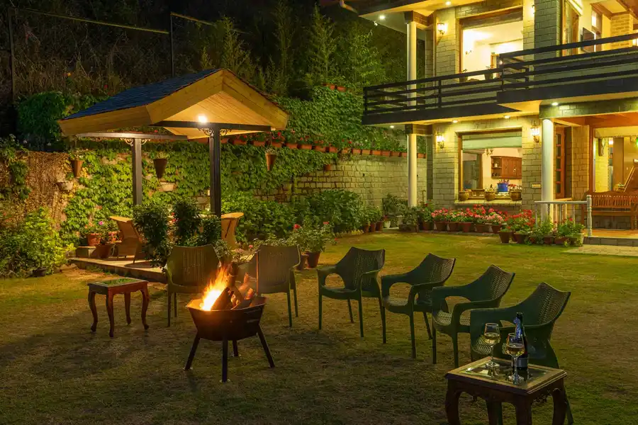 Floradale w/ Jacuzzi & Wood-Fire Pizza, Kasauli