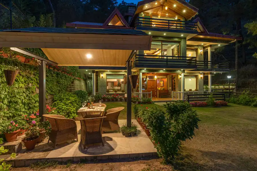 Floradale w/ Jacuzzi & Wood-Fire Pizza, Kasauli