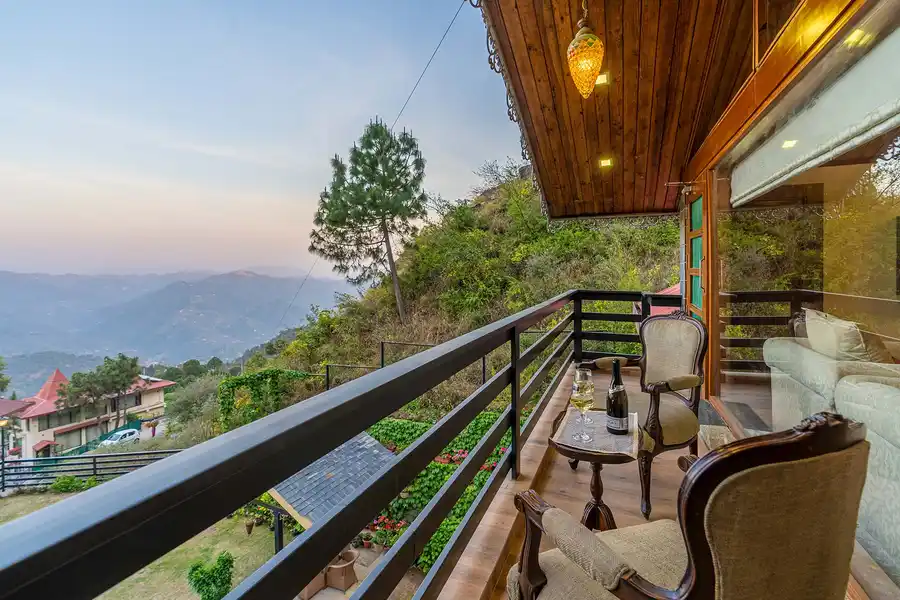 Floradale w/ Jacuzzi & Wood-Fire Pizza, Kasauli