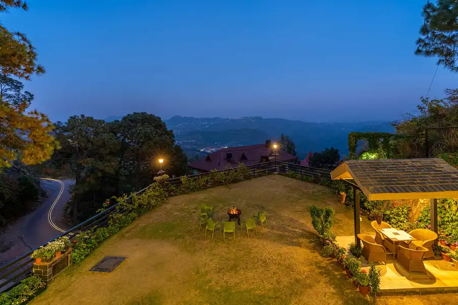 Floradale w/ Jacuzzi & Wood-Fire Pizza, Kasauli