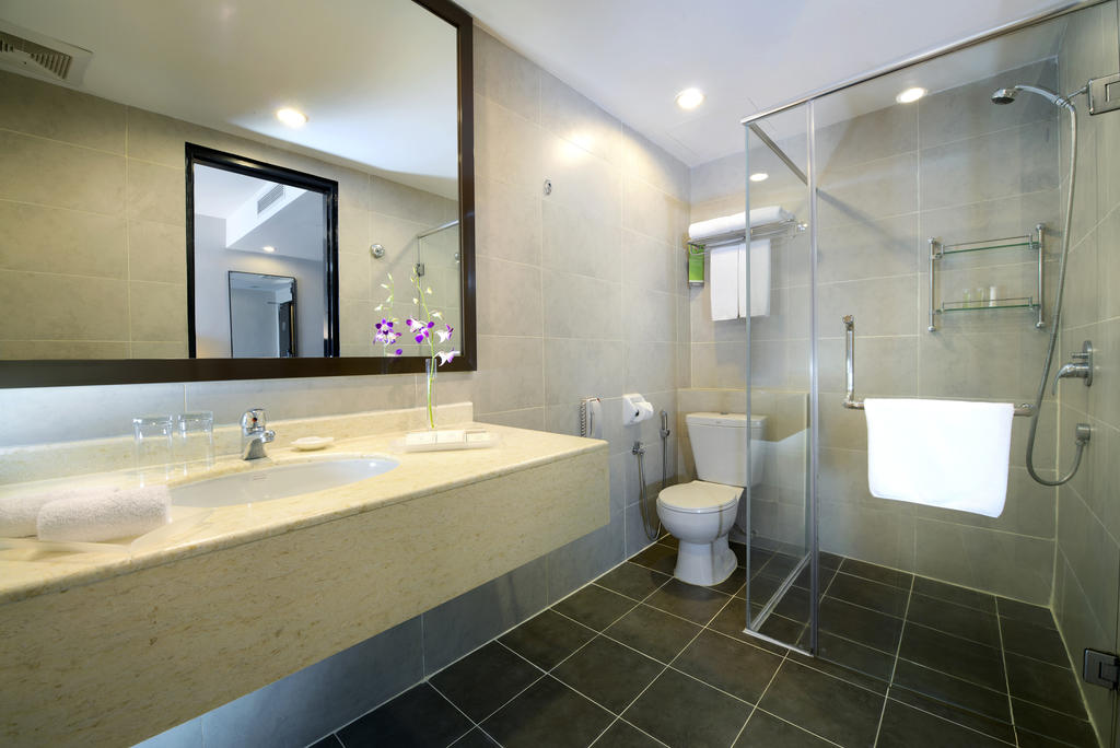 Furama Bukit Bintang Bathroom