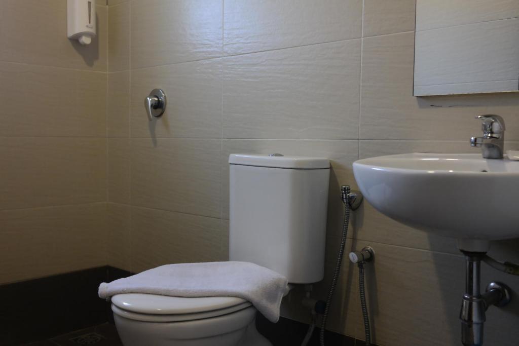 Furama Bukit Bintang Bathroom