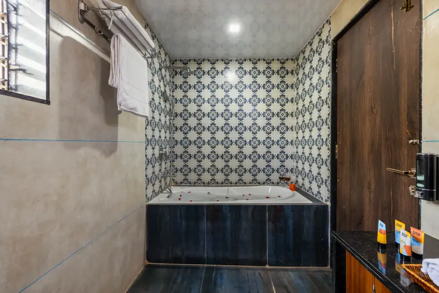 Garden Suite Room w/ Bathtub @ Ever Falls, Karjat