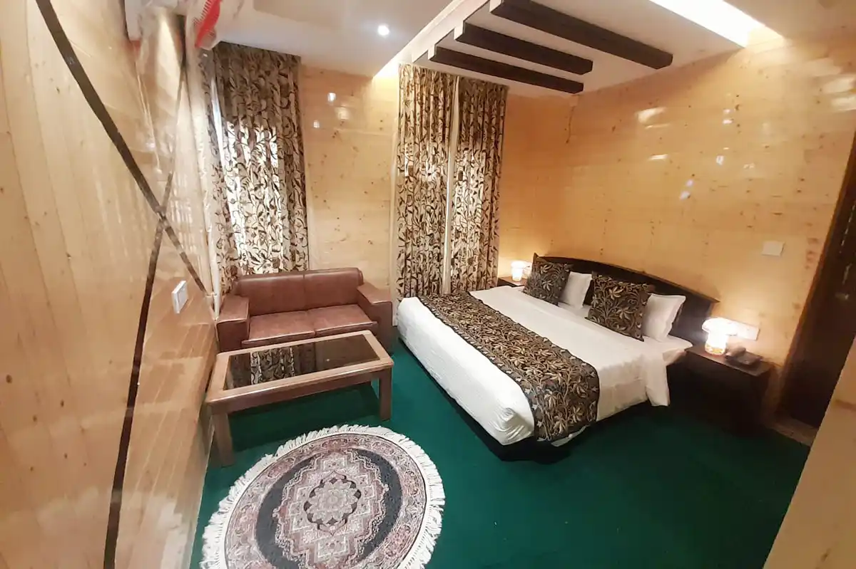 Gauhar w/ Indoor Jacuzzi, Srinagar