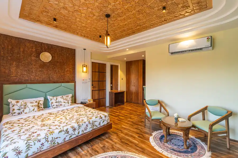 Gauhar w/ Indoor Jacuzzi, Srinagar