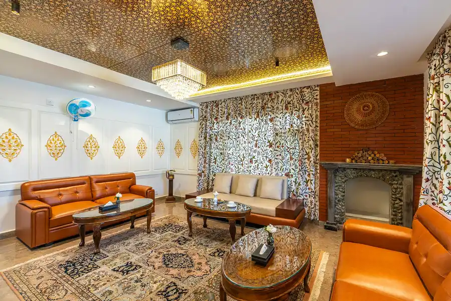 Gauhar w/ Indoor Jacuzzi, Srinagar