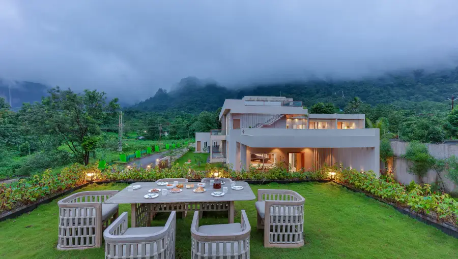 Grand Odyssy, Karjat