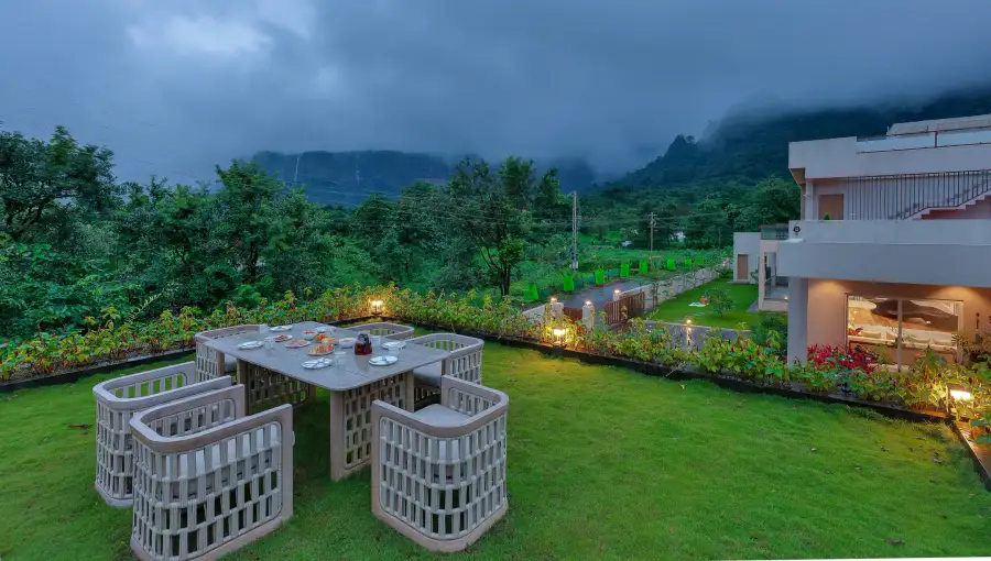 Grand Odyssy, Karjat