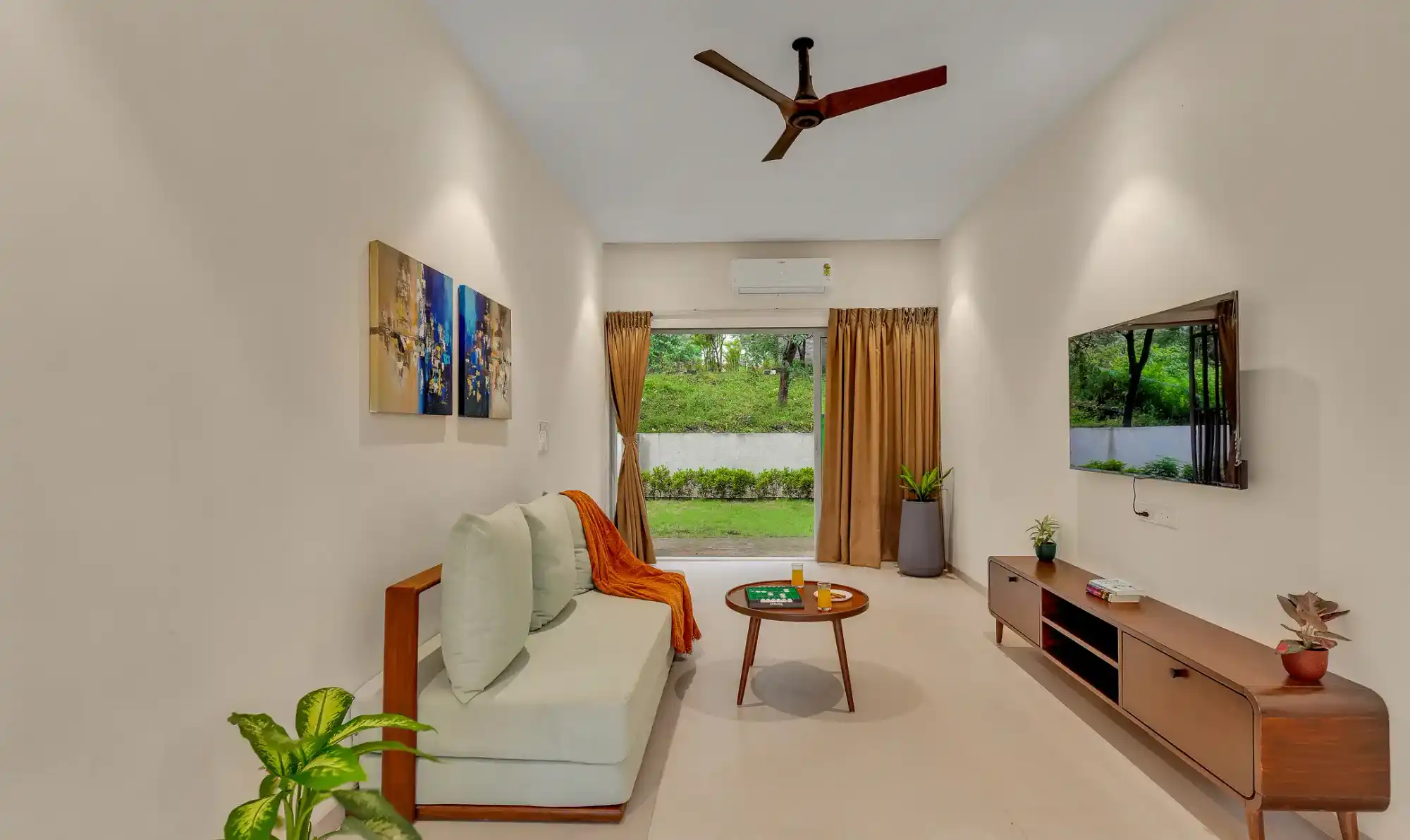 Grand Odyssy, Karjat