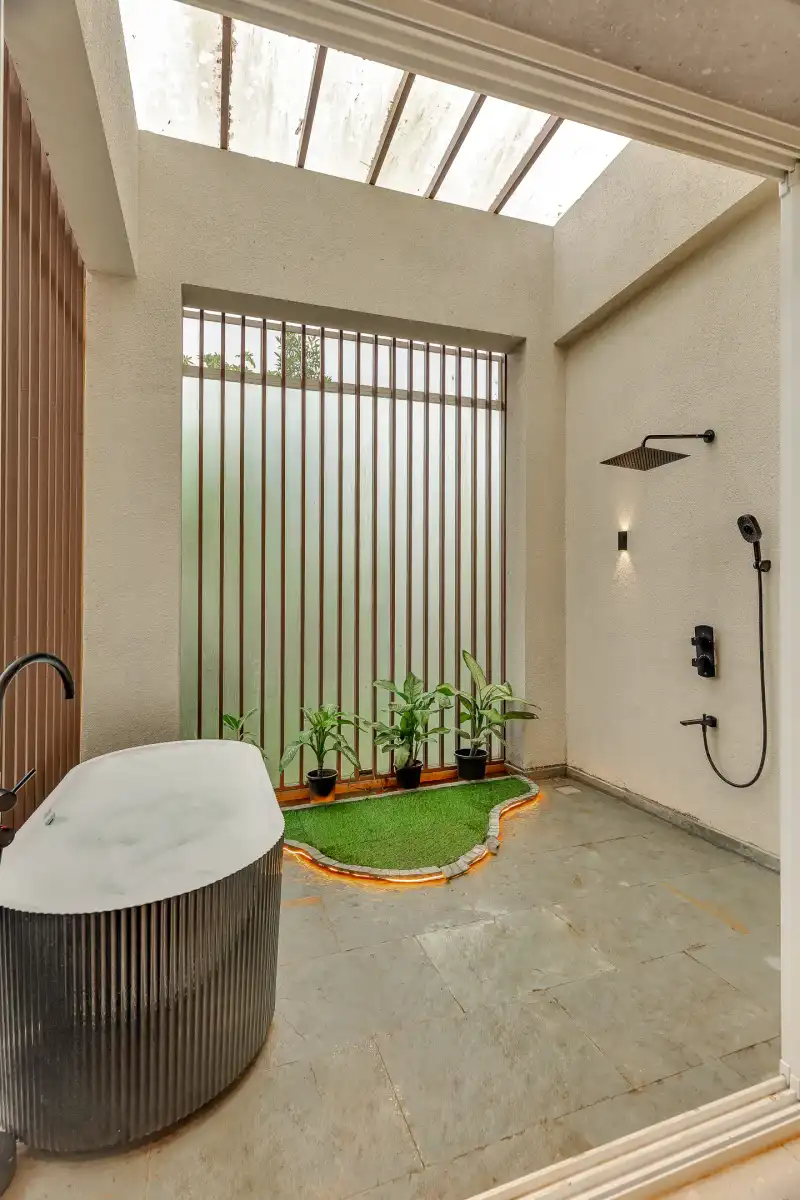 Grand Odyssy, Karjat