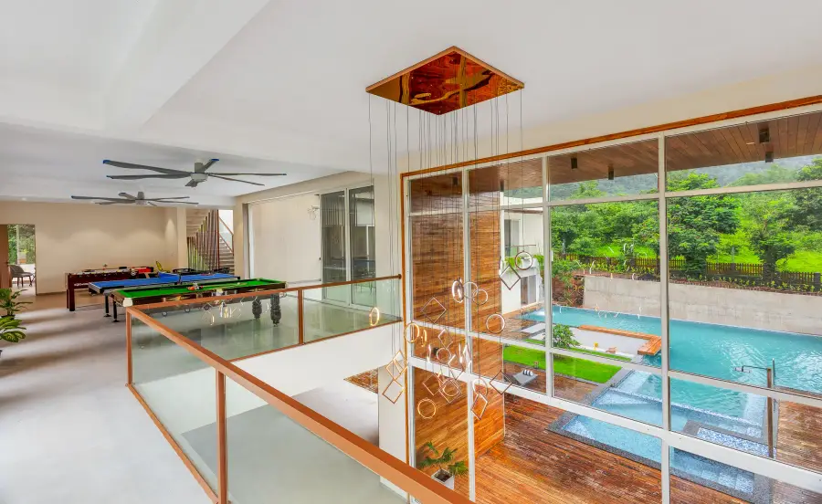 Grand Odyssy, Karjat