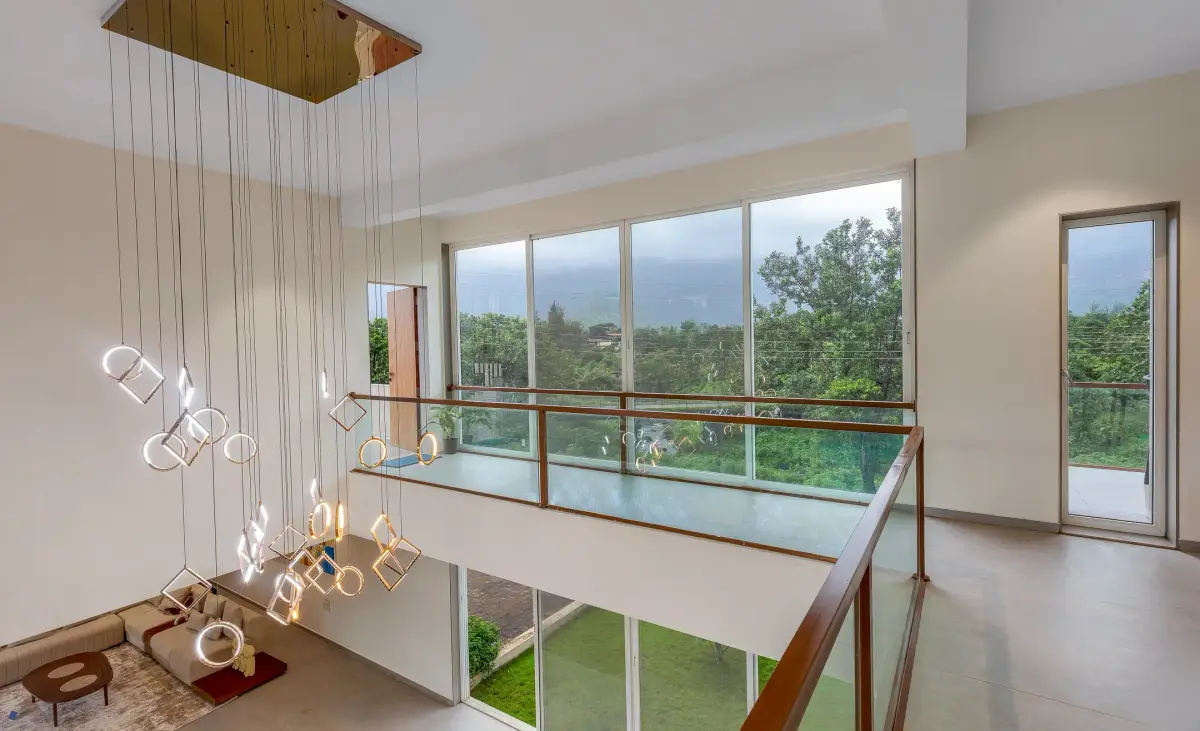 Grand Odyssy, Karjat