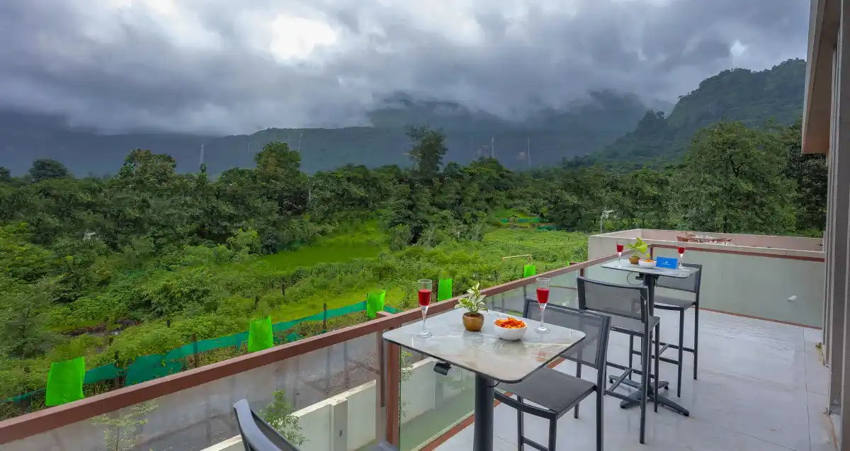 Grand Odyssy, Karjat