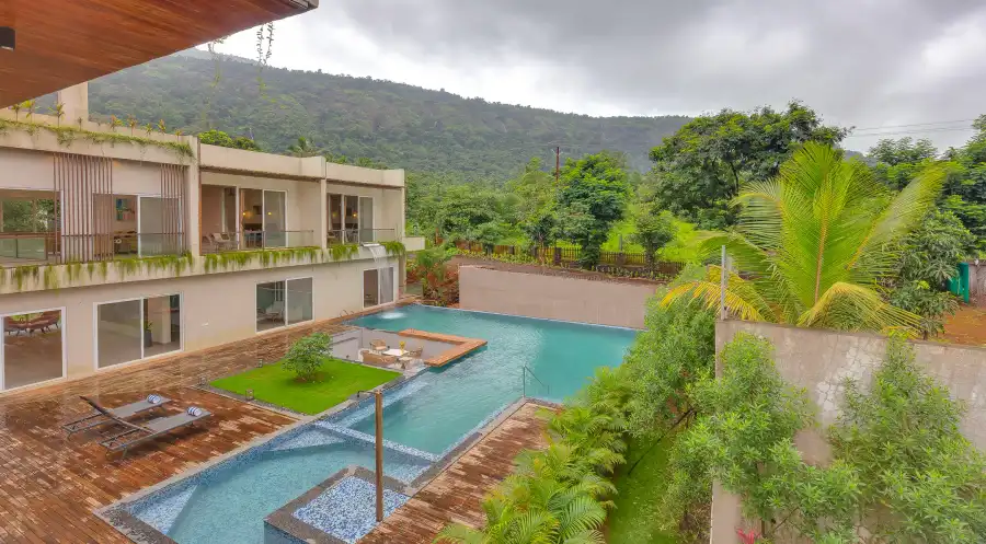 Grand Odyssy, Karjat