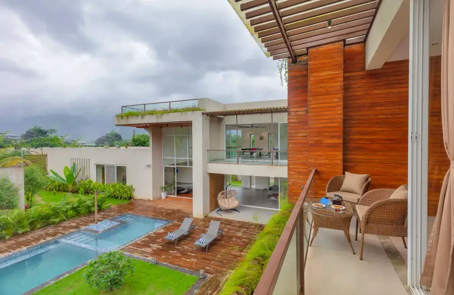 Grand Odyssy, Karjat