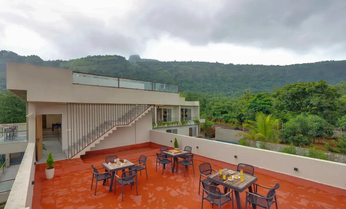 Grand Odyssy, Karjat