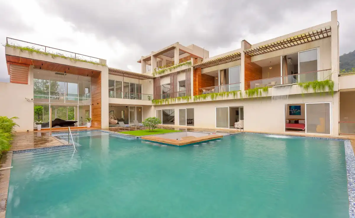 Grand Odyssy, Karjat