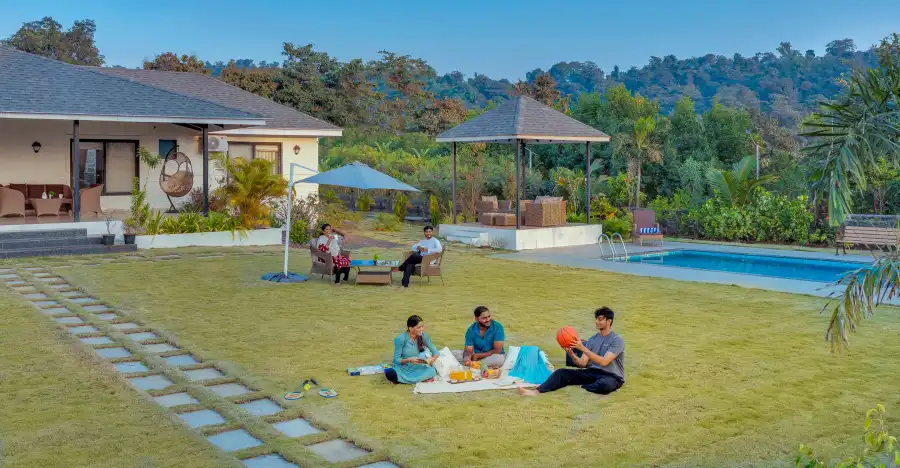 Green Lawns, Pali