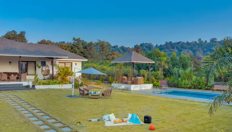 Green Lawns, Pali