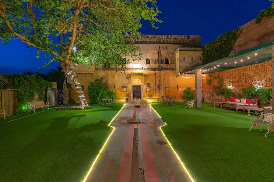 Gulab @ Khohar Haveli - Gurgaon W/ Breakfast Included, New Delhi