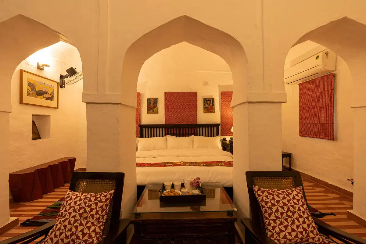 Gulab @ Khohar Haveli - Gurgaon W/ Breakfast Included, New Delhi