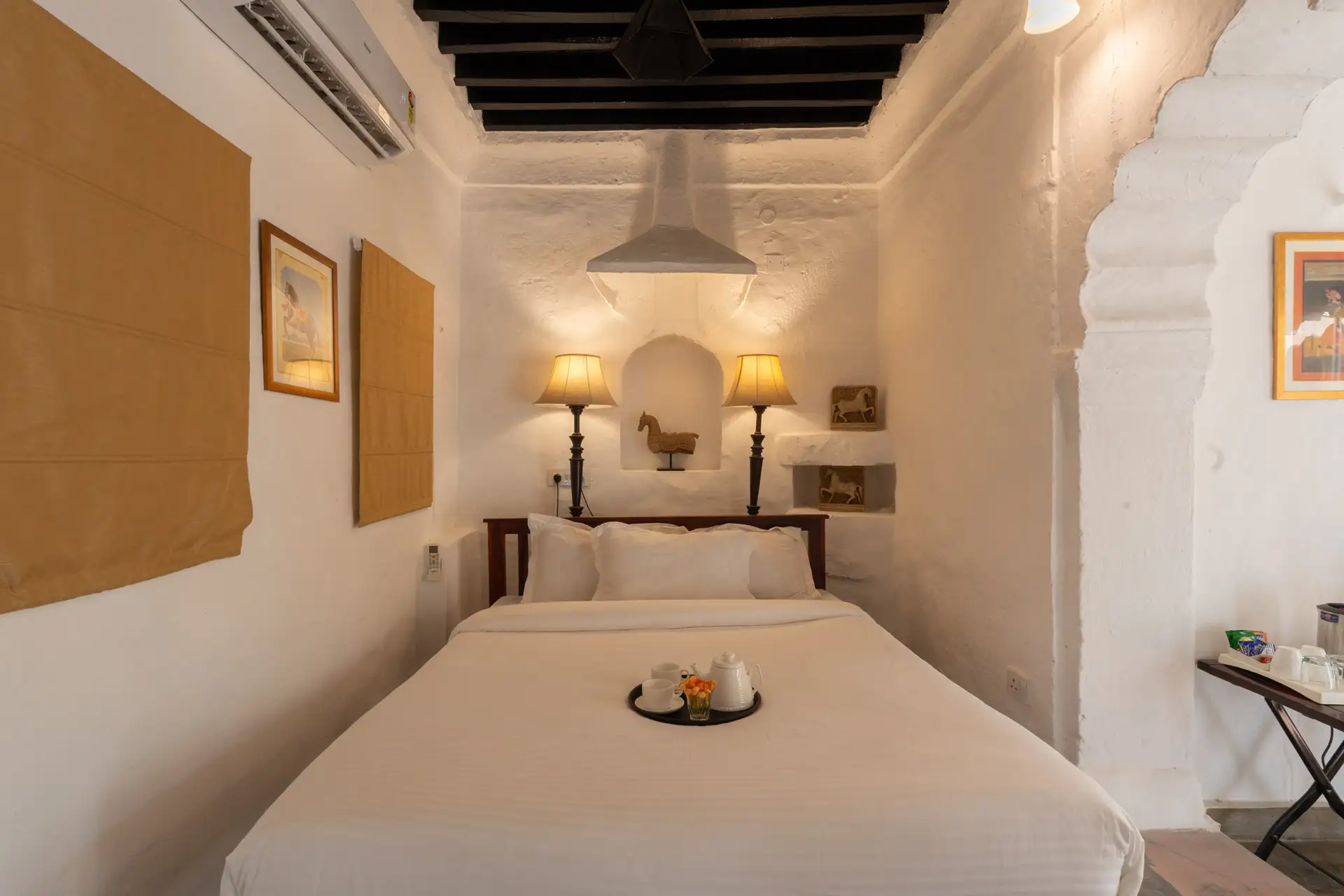 Gulab @ Khohar Haveli - Gurgaon W/ Breakfast Included, New Delhi