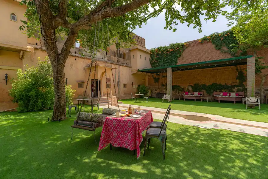 Gulab @ Khohar Haveli - Gurgaon W/ Breakfast Included, New Delhi