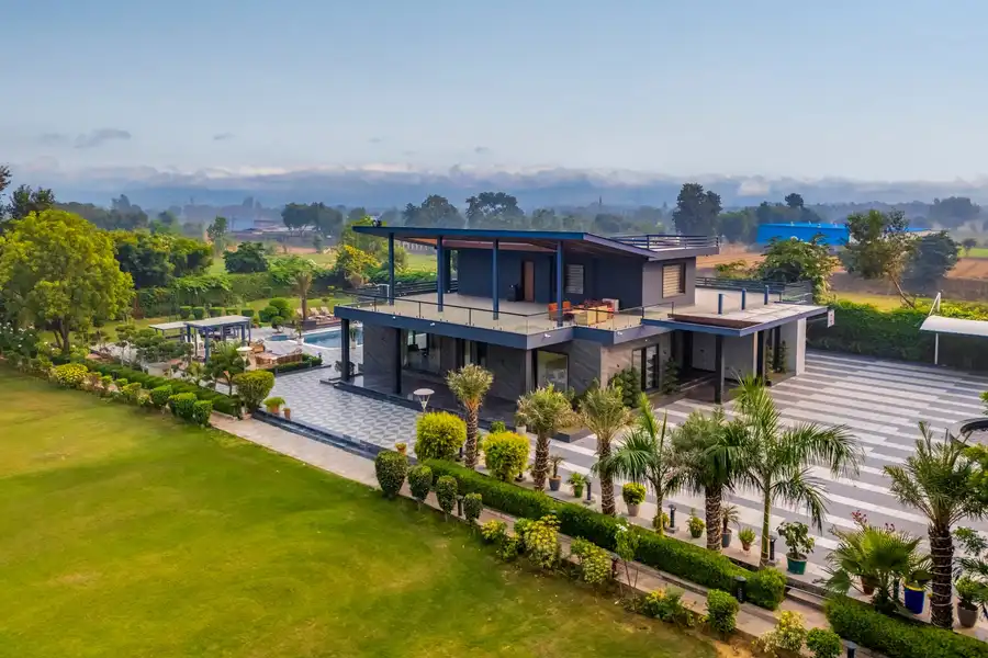 Hampton Acres W/ Outdoor Pool - Sohna, New Delhi