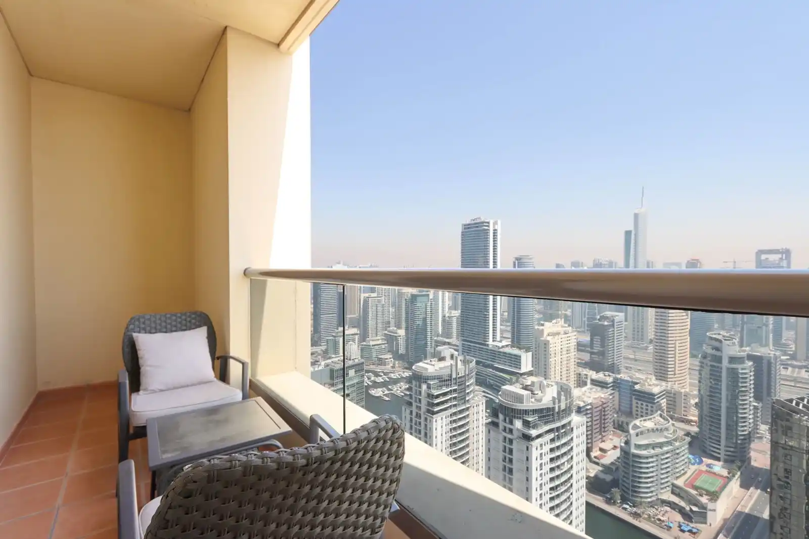 High Floor 2B Marina View, Dubai