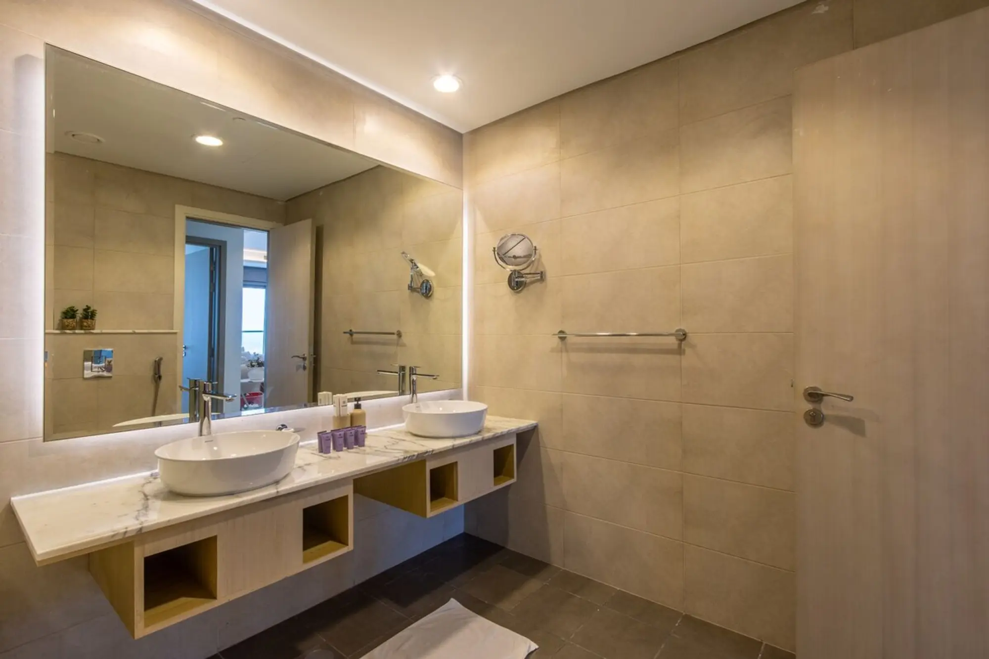 High-Floor 2BR, Dubai