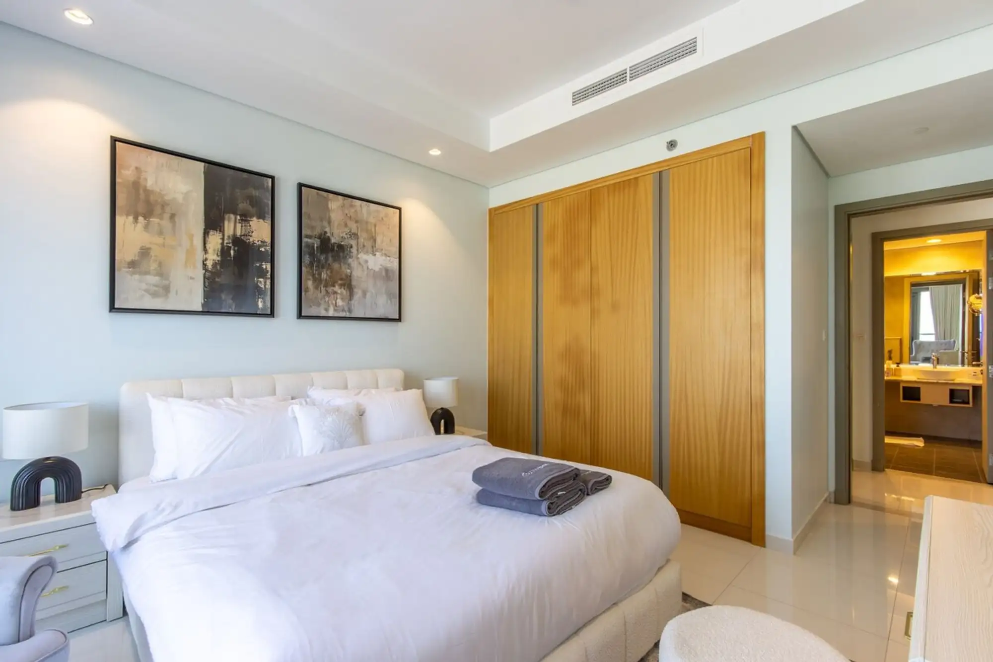 High-Floor 2BR, Dubai