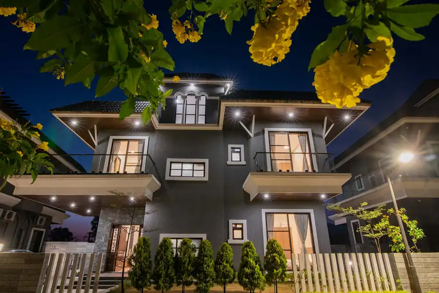 Hillside Cove, Lonavala