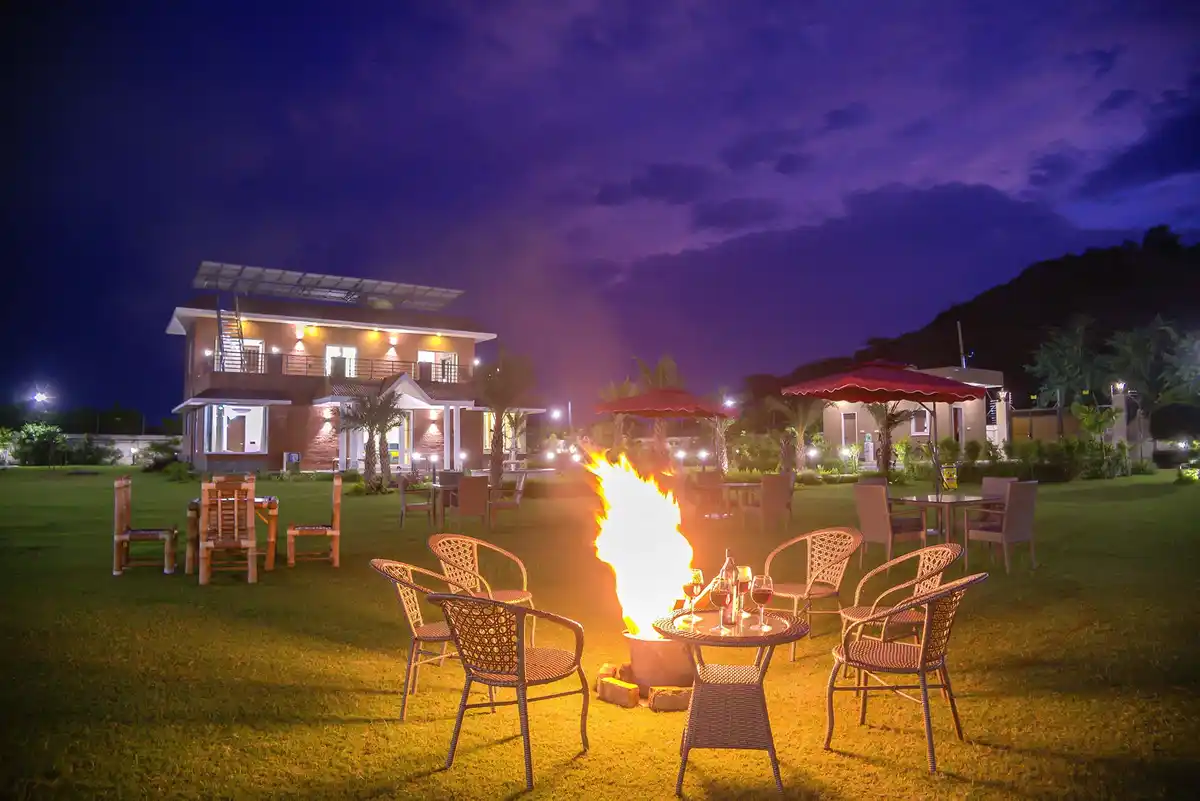 Hillside Paradise W/ Private Pool, Sohna, New Delhi