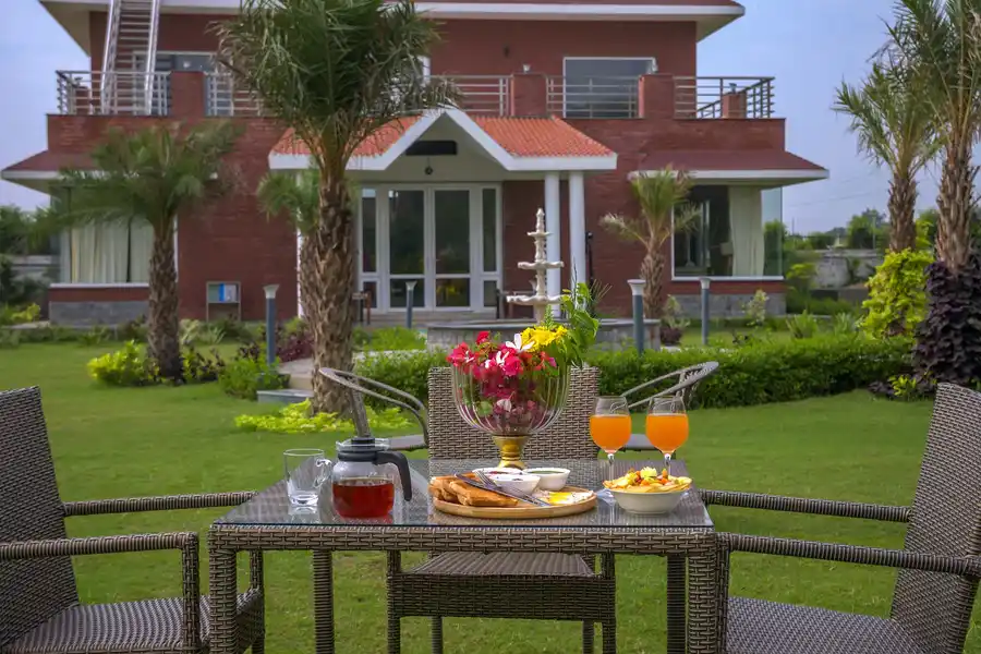 Hillside Paradise W/ Private Pool, Sohna, New Delhi