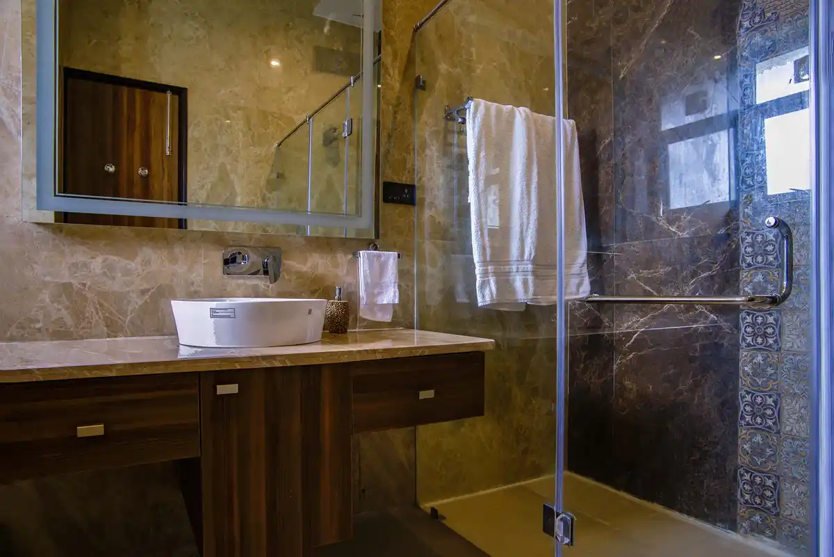 Hillside Paradise W/ Private Pool, Sohna, New Delhi