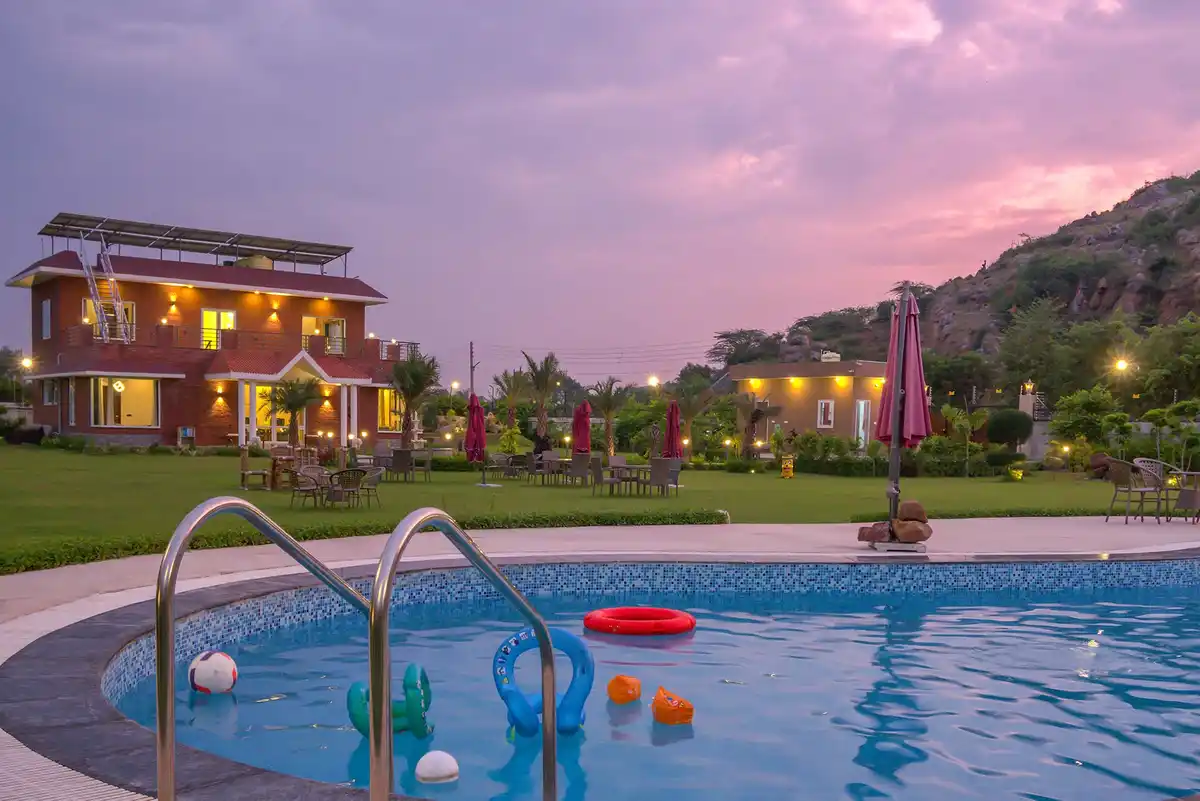 Hillside Paradise W/ Private Pool, Sohna, New Delhi