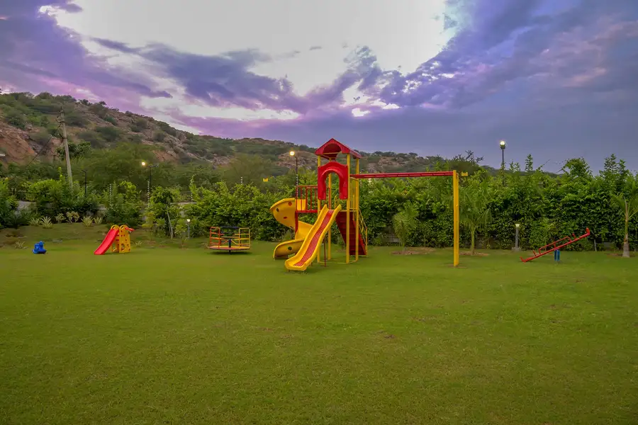 Hillside Paradise W/ Private Pool, Sohna, New Delhi