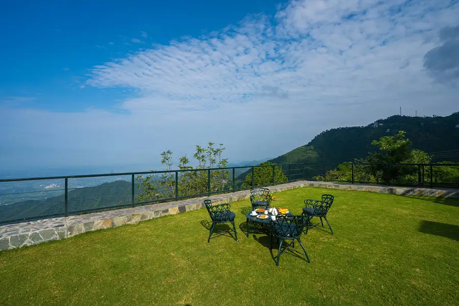 Horizon W/ Outdoor Pool, Kasauli
