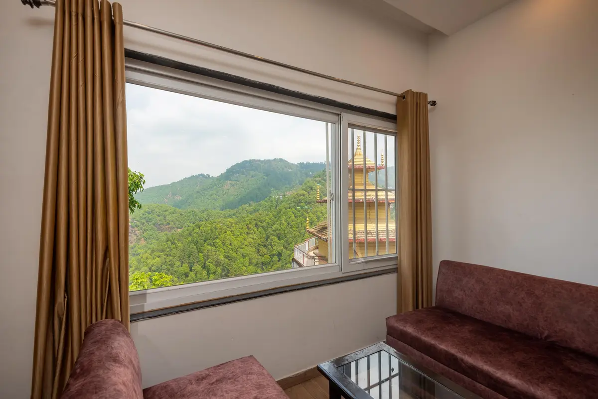 Hotel 30 Degree Mussoorie - On Mall Road with Parking Room