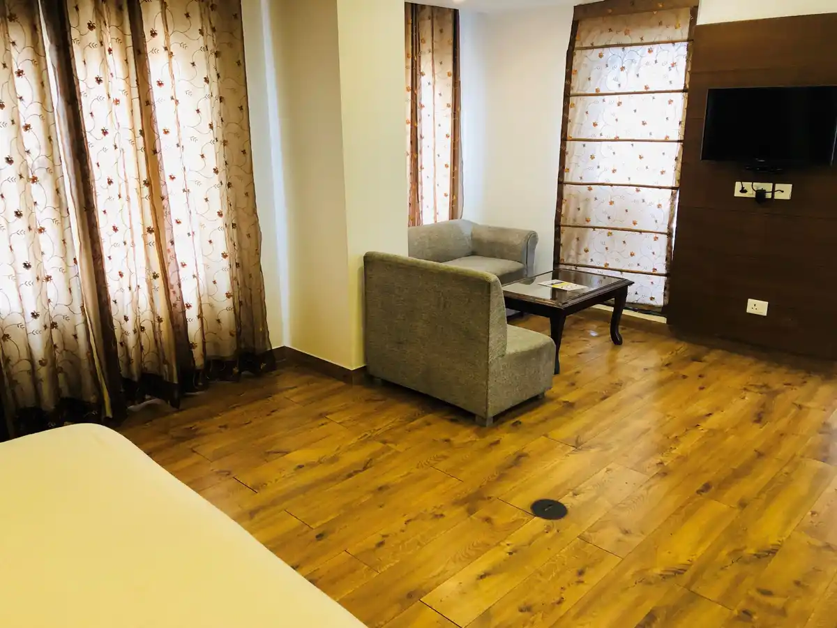 Hotel 30 Degree Mussoorie - On Mall Road with Parking Room
