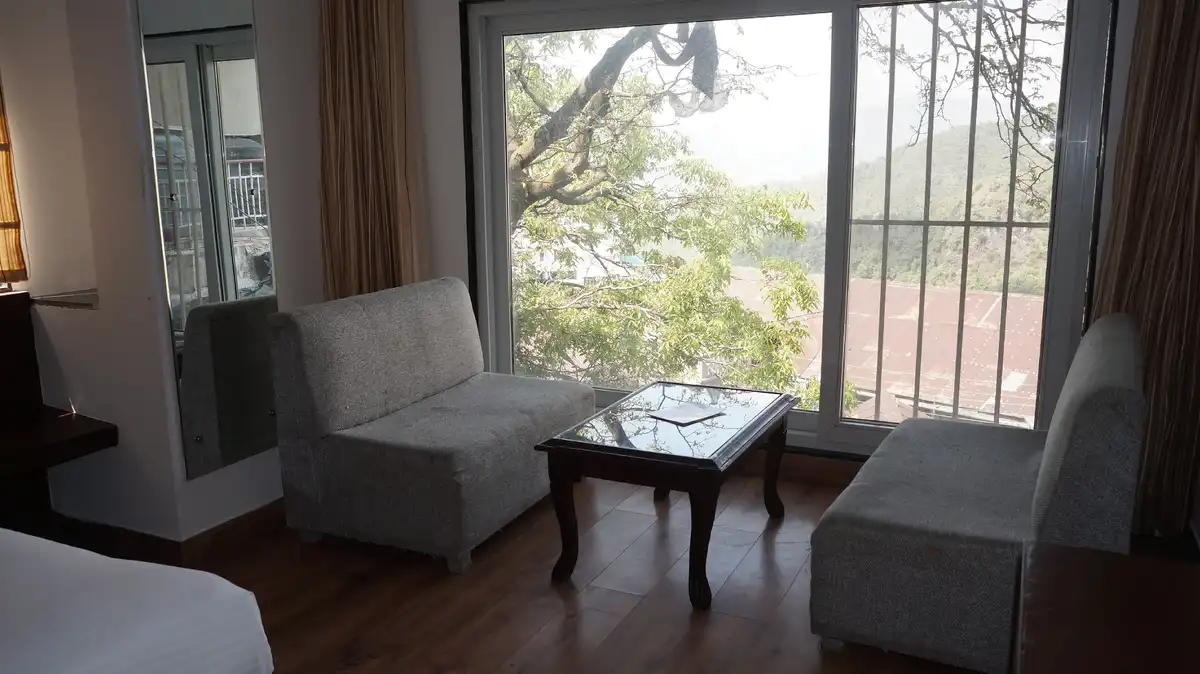 Hotel 30 Degree Mussoorie - On Mall Road with Parking Room