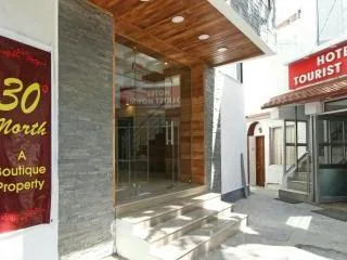 Hotel 30 Degree Mussoorie - On Mall Road with Parking Facade