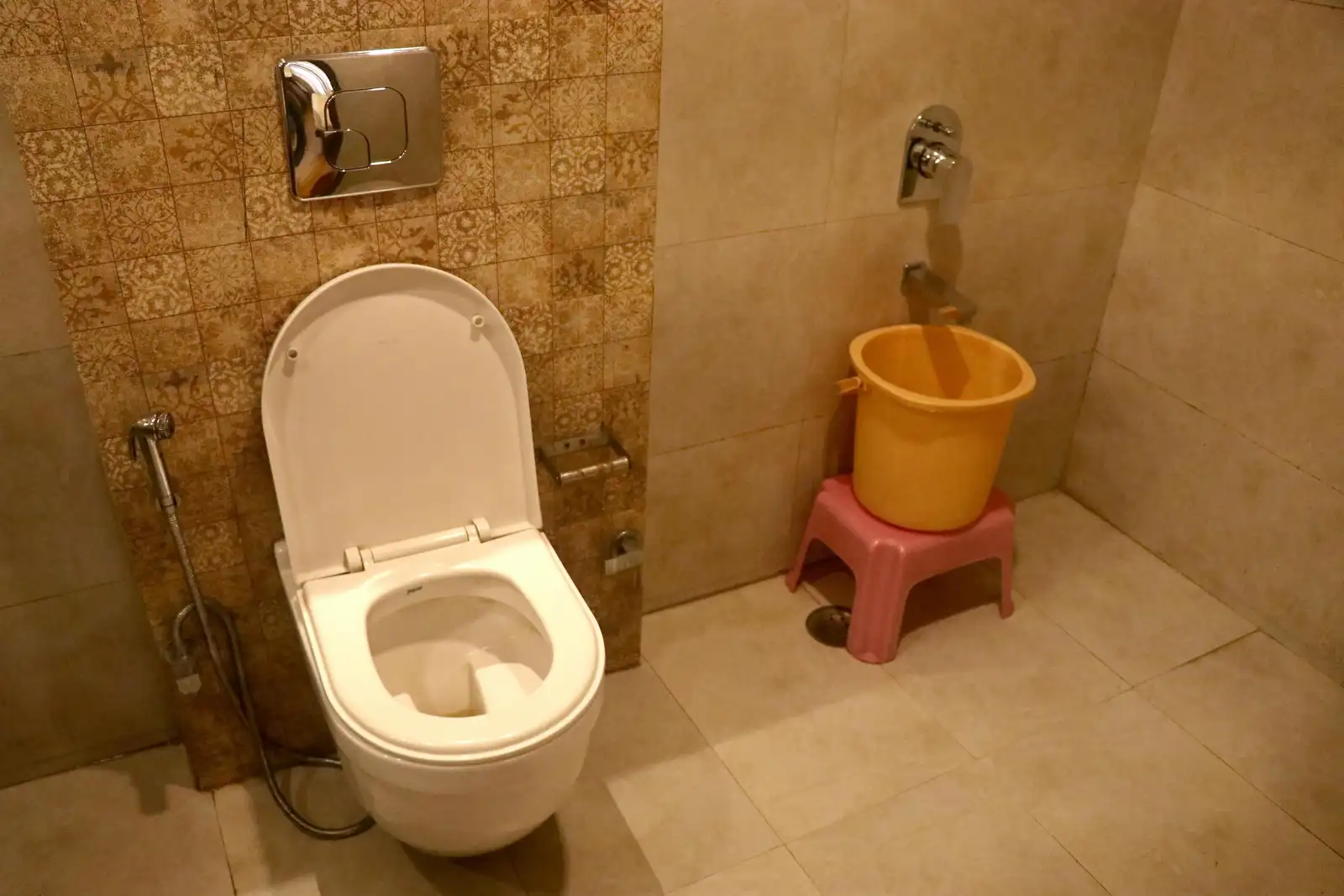 Hotel 30 Degree Mussoorie - On Mall Road with Parking Bathroom