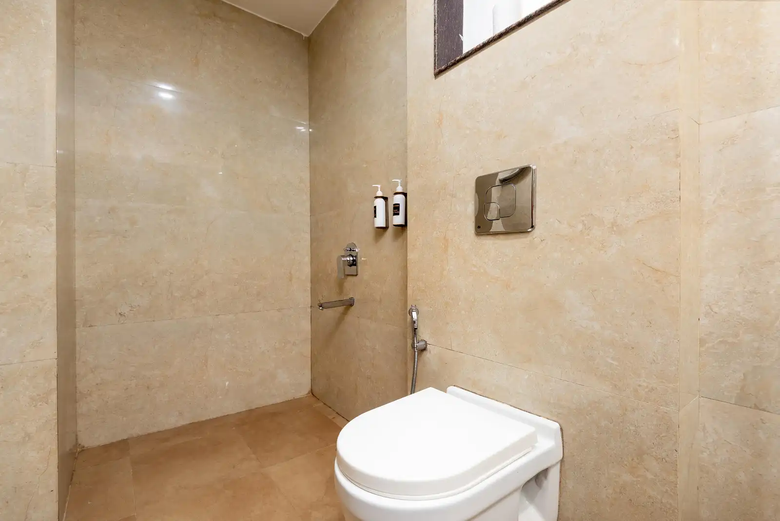 Hotel 30 Degree Mussoorie - On Mall Road with Parking Bathroom